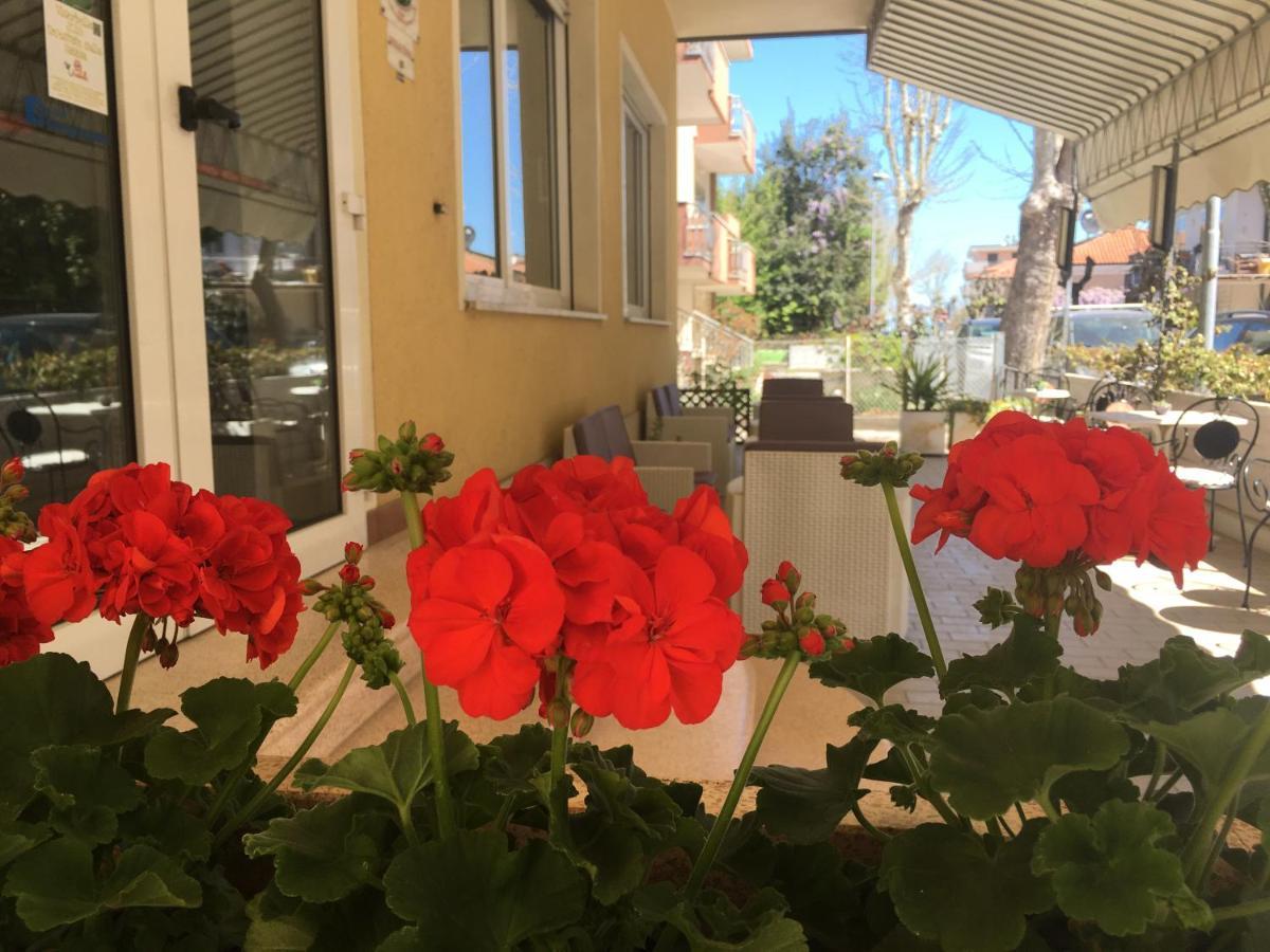 Hotel Villa Rinaldini Ρίμινι Εξωτερικό φωτογραφία