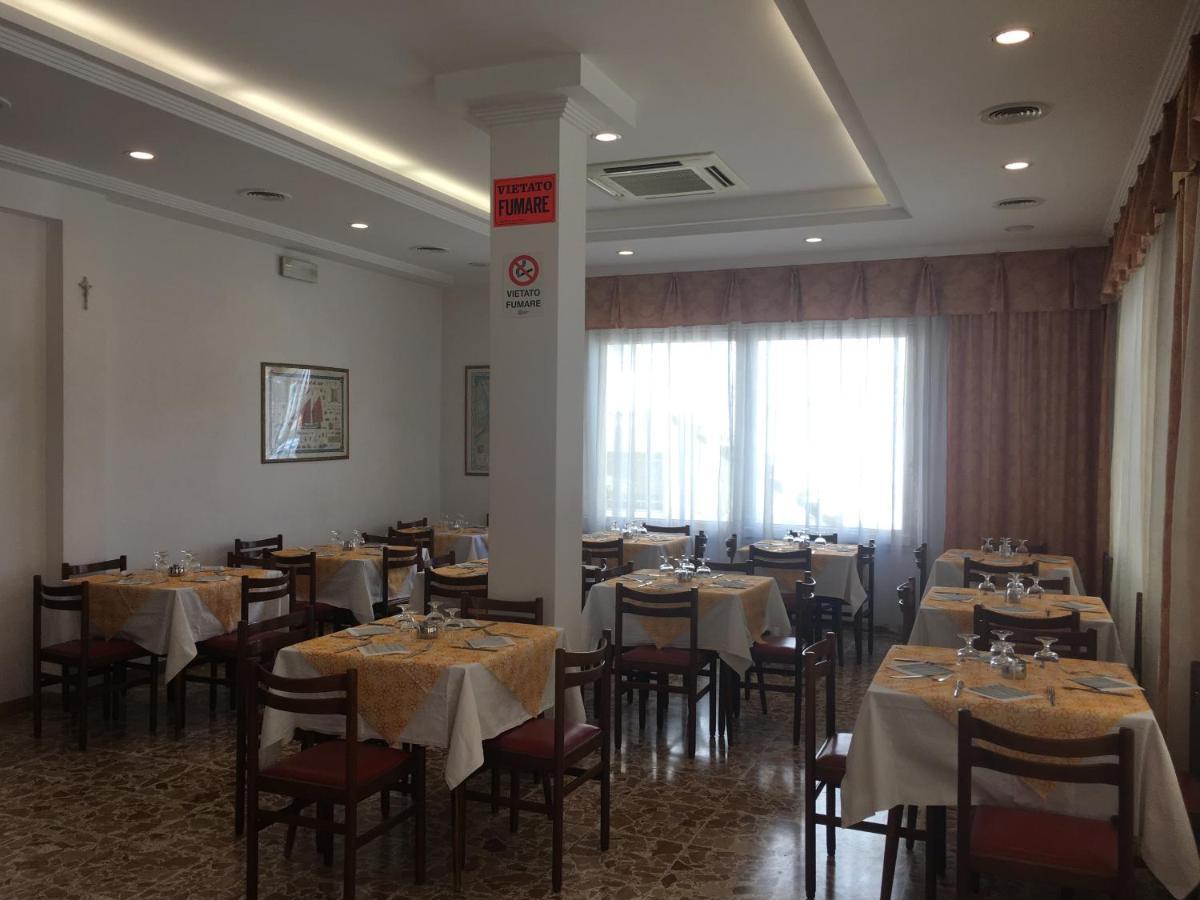 Hotel Villa Rinaldini Ρίμινι Εξωτερικό φωτογραφία