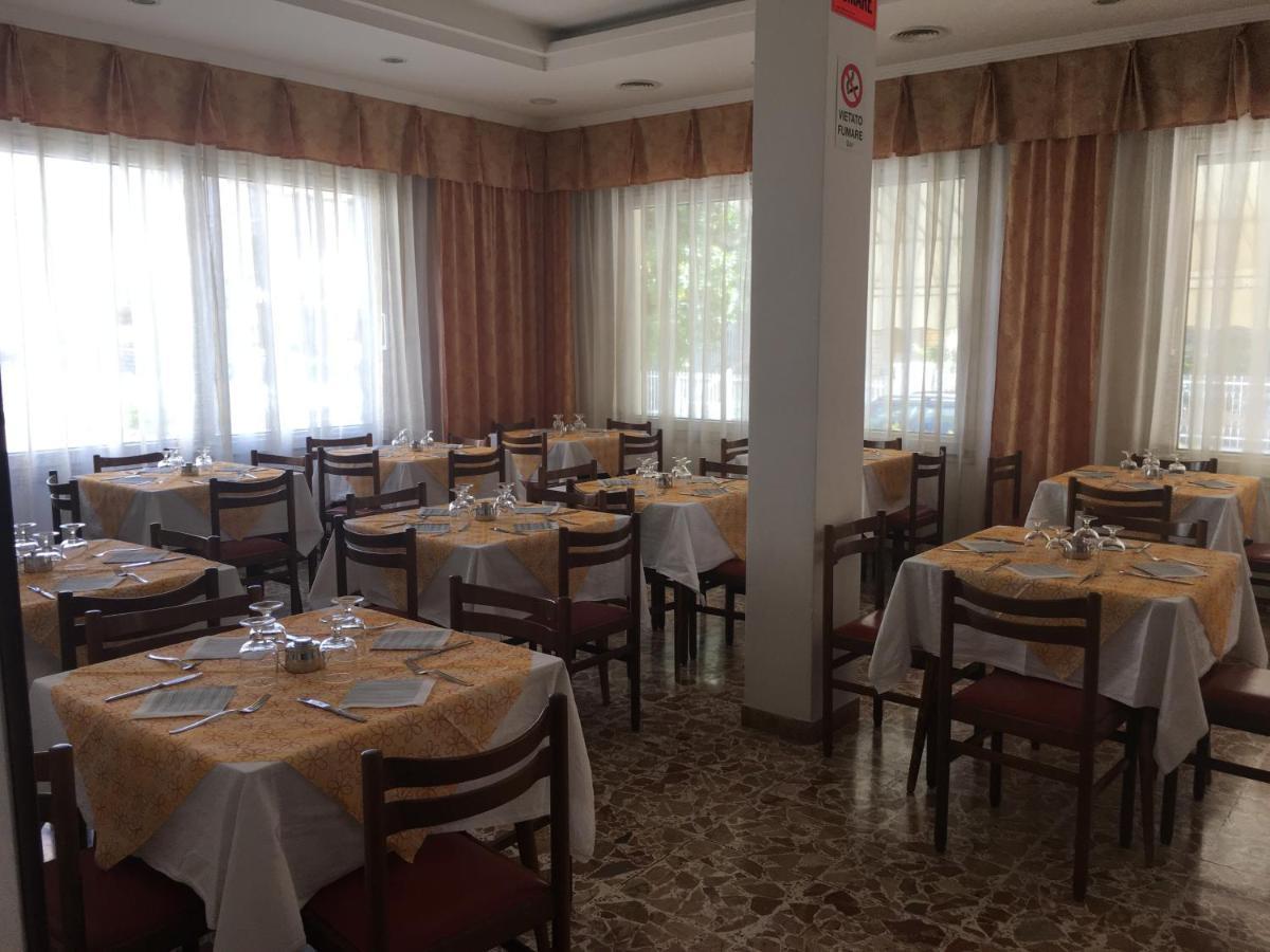 Hotel Villa Rinaldini Ρίμινι Εξωτερικό φωτογραφία