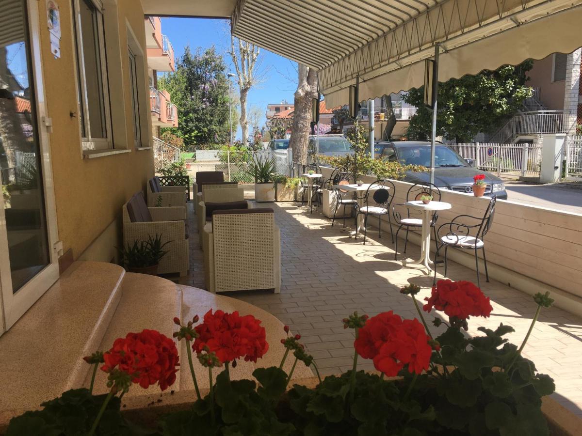 Hotel Villa Rinaldini Ρίμινι Εξωτερικό φωτογραφία