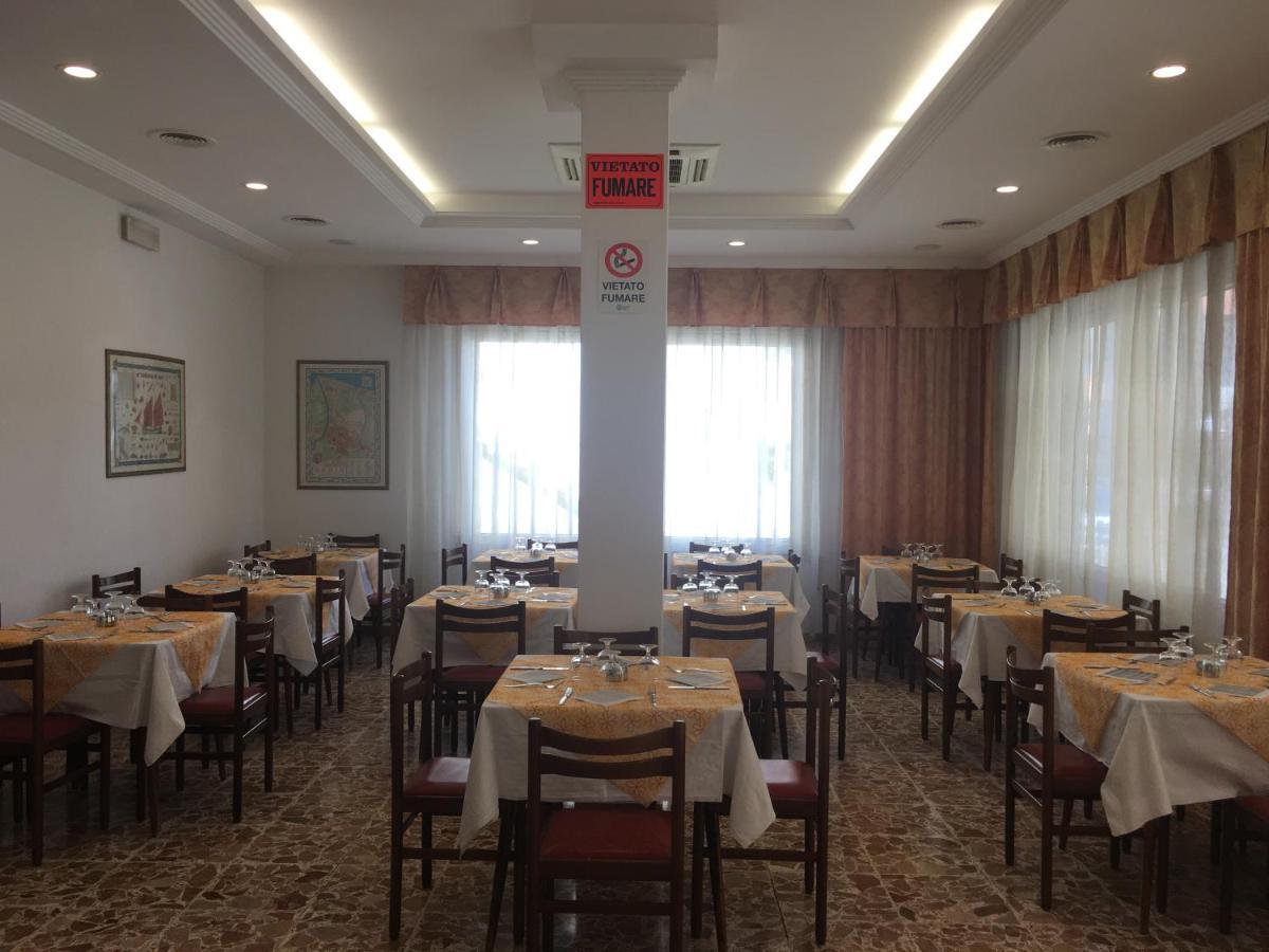 Hotel Villa Rinaldini Ρίμινι Εξωτερικό φωτογραφία