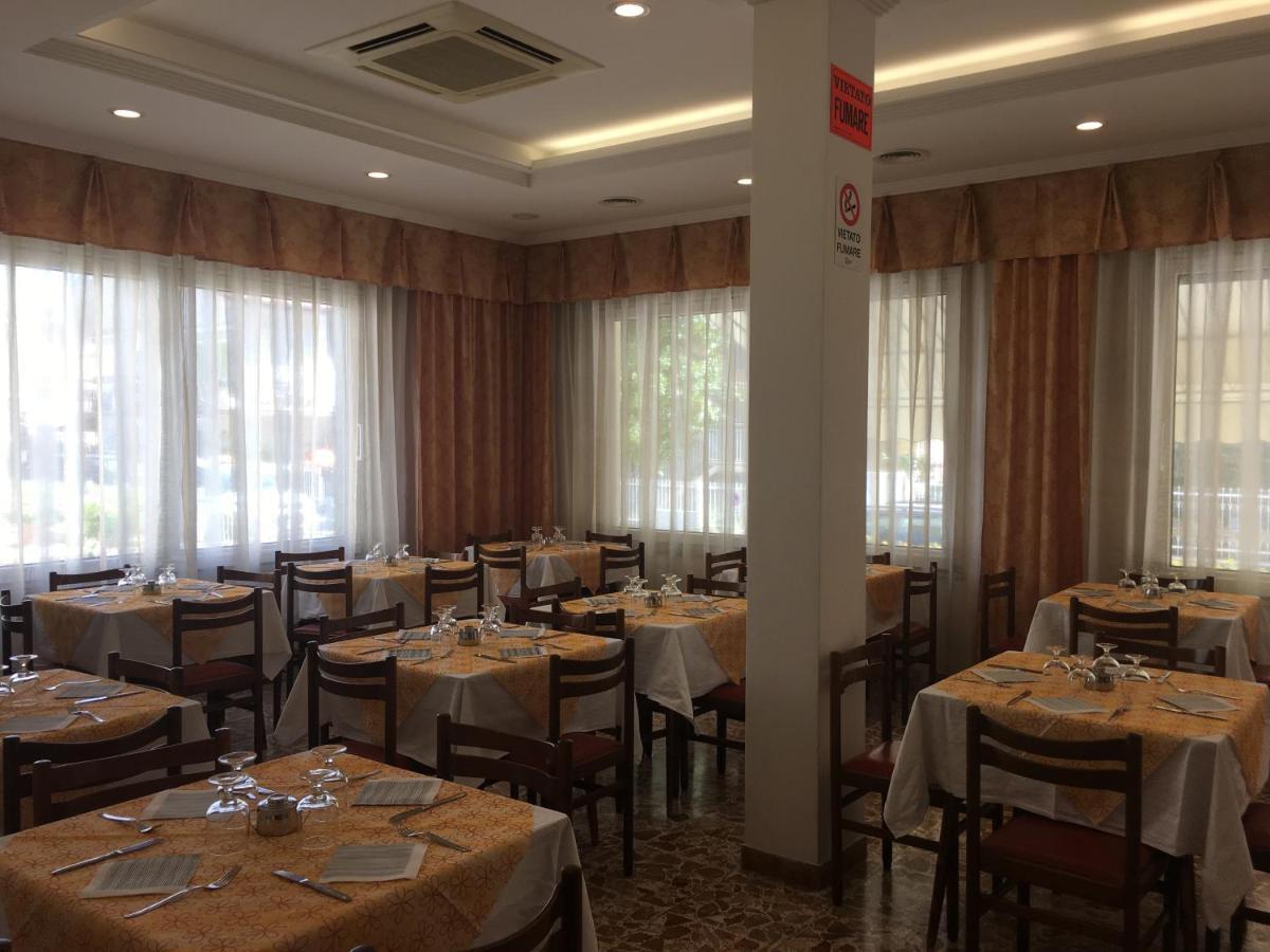 Hotel Villa Rinaldini Ρίμινι Εξωτερικό φωτογραφία