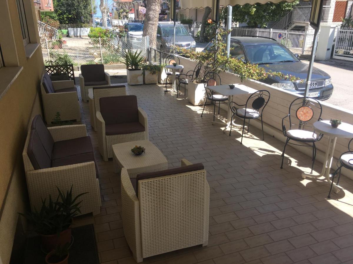 Hotel Villa Rinaldini Ρίμινι Εξωτερικό φωτογραφία