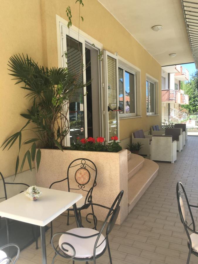 Hotel Villa Rinaldini Ρίμινι Εξωτερικό φωτογραφία
